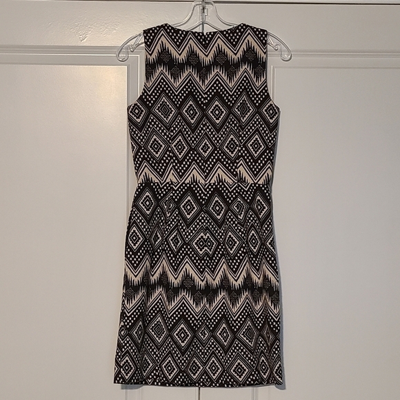 J. Crew Tribal Print Gray and Cream Colored Patterned Dress, size 0 - Picture 15 of 16